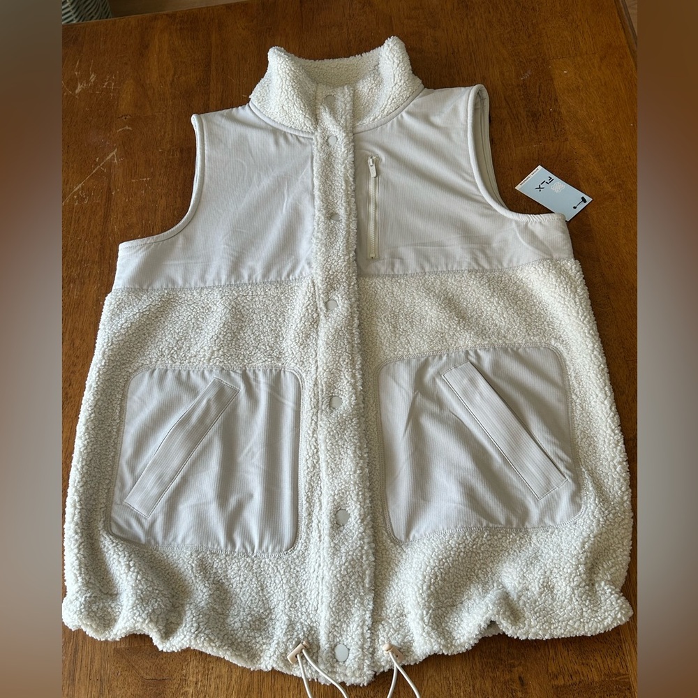 FLX Women's Sherpa Trim Vest Cream Gorpcore Outdoor Active Athleisure NWT Sz M